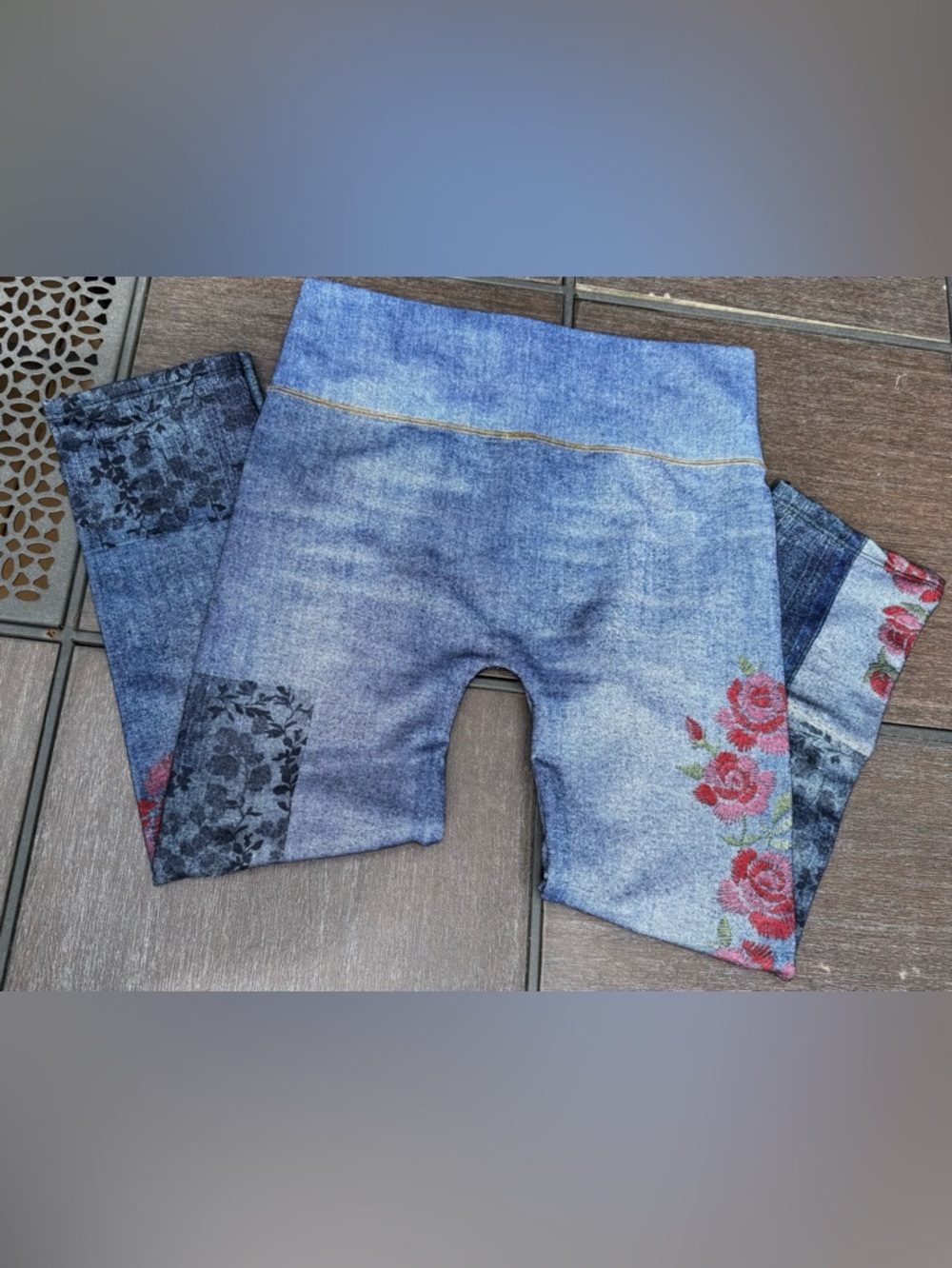 M. Rena Blue Patchwork Floral Capris - Picture 4 of 7
